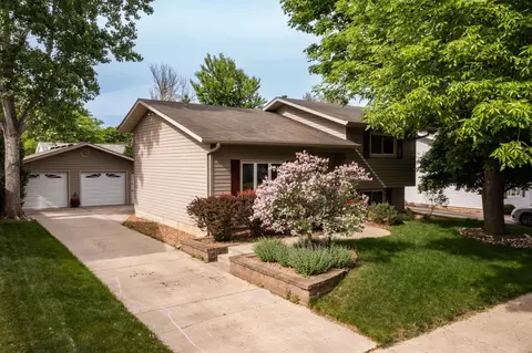 2025 42nd St NW, Rochester, MN 55901