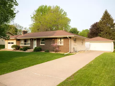 584 Inca Ln, New Brighton, MN 55112