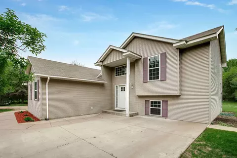 8480 380th St, North Branch, MN 55056