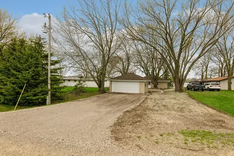 10555 Grover Ave SW, Howard Lake, MN 55349
