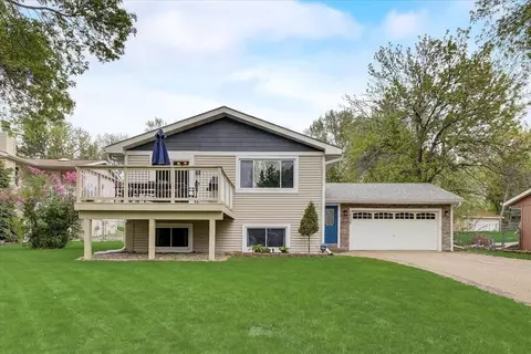 18026 Weaver Lake Dr, Maple Grove, MN 55311