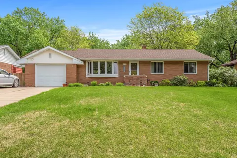 2534 Bittersweet Ln, Maplewood, MN 55109