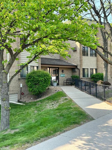 1903 Silver Bell Rd #201, Eagan, MN 55122