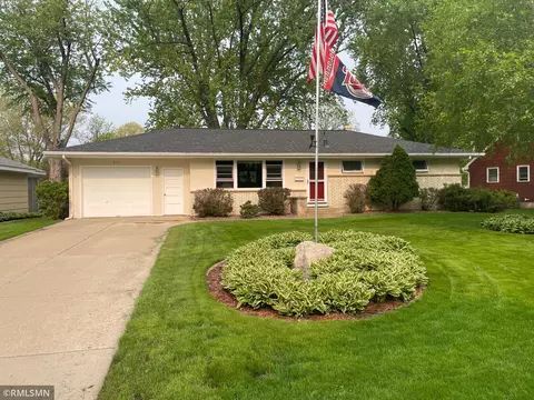810 Scott St S, Shakopee, MN 55379