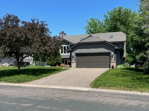 961 Ticonderoga Trl, Eagan, MN 55123