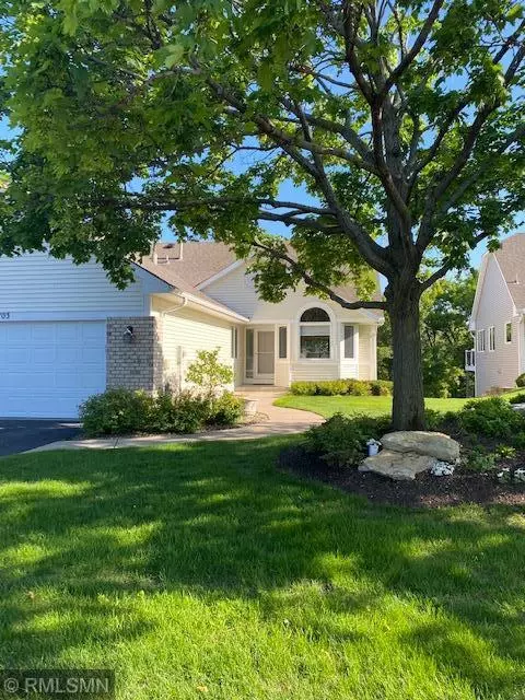 7103 Oak Pointe Curv, Bloomington, MN 55438