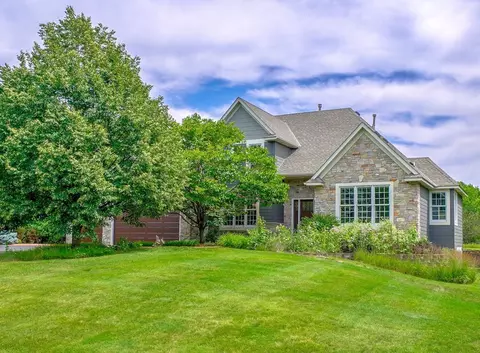 24 Raven Rd, North Oaks, MN 55127