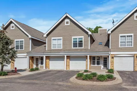 6157 Chasewood Pkwy #203, Minnetonka, MN 55343
