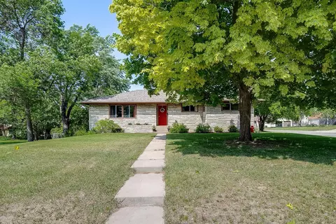729 Irving Ave NW, Elk River, MN 55330