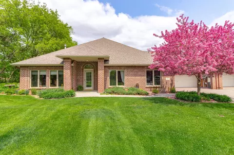 203 W Canyon Dr, Hudson, WI 54016