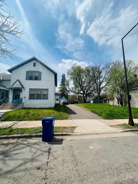 401 Sinnen St, Saint Paul, MN 55106