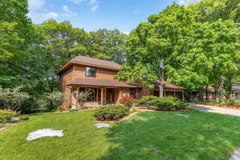 9116 Decatur Ave S, Bloomington, MN 55438