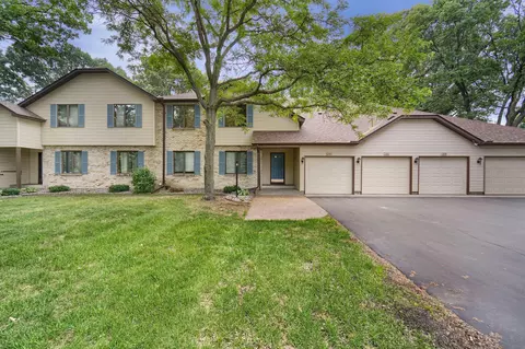 2596 Moundsview Dr #16, Mounds View, MN 55112