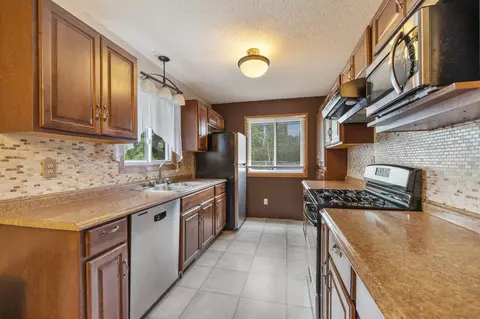 1223 Barclay St, Saint Paul, MN 55106
