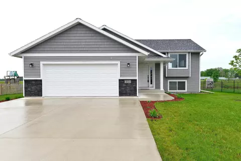 815 El Dorado St SE, Owatonna, MN 55060