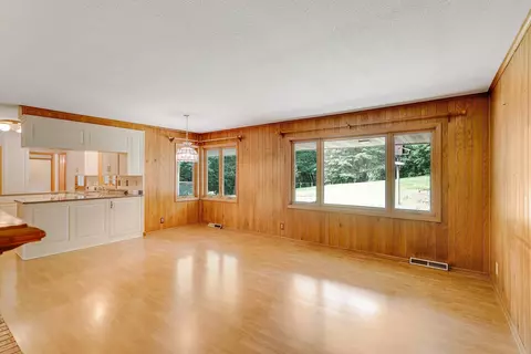 8134 Oakmere Rd, Bloomington, MN 55438 photo 6