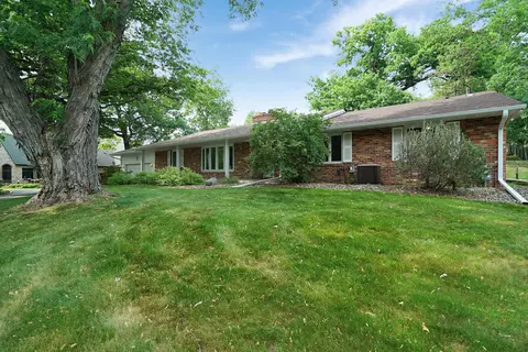 8134 Oakmere Rd, Bloomington, MN 55438 photo 2