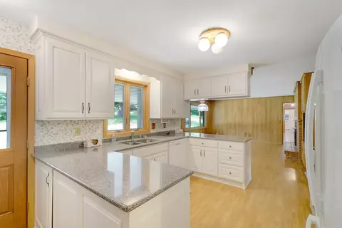 8134 Oakmere Rd, Bloomington, MN 55438 photo 4