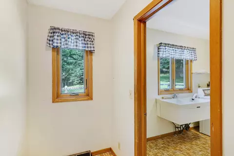 8134 Oakmere Rd, Bloomington, MN 55438 photo 20