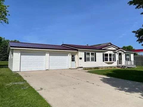 112 4th St SE, Renville, MN 56284