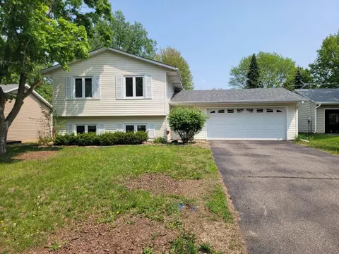 10302 Edinburgh Cir, Eden Prairie, MN 55347