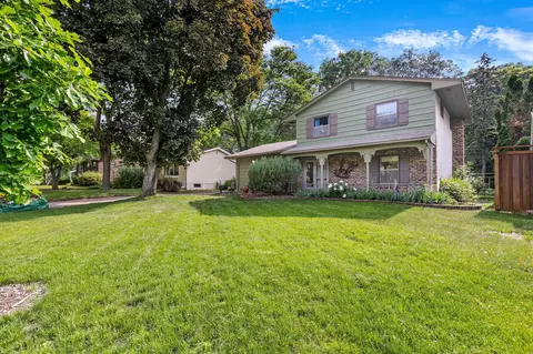 186 Hazel St N, Saint Paul, MN 55119