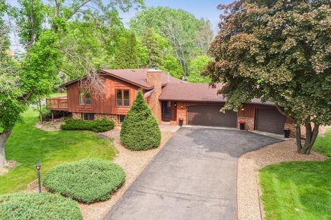 4540 W Greenleaf Dr, Eagan, MN 55123