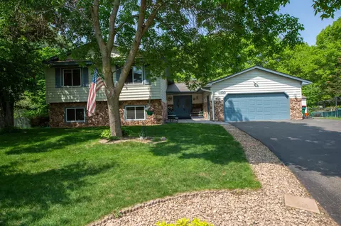 11922 Sycamore Cir NW, Coon Rapids, MN 55448