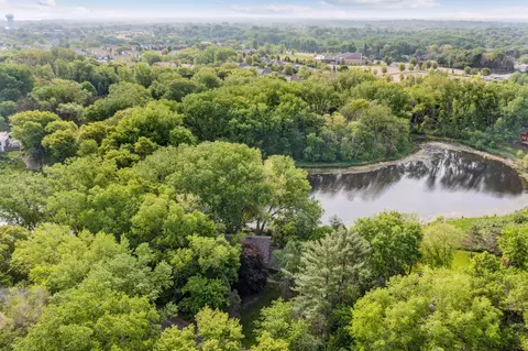 24 E Gilfillan Rd, North Oaks, MN 55127