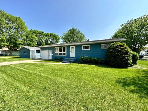 100 Deschepper St, Marshall, MN 56258