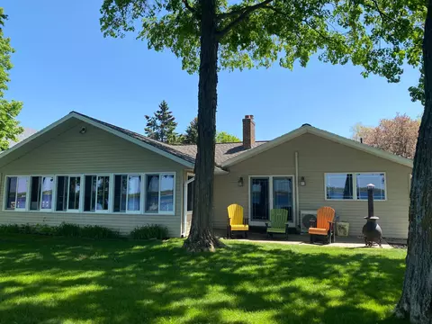 380 Shorewood Dr, Detroit Lakes, MN 56501