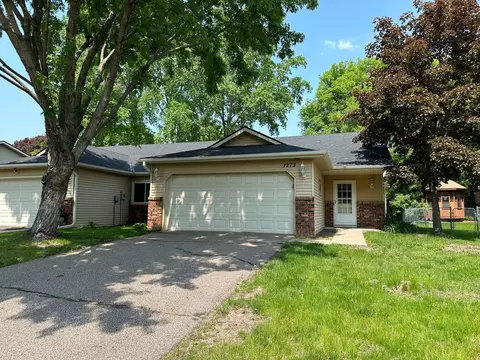 1273 Edgehill Ct, Maplewood, MN 55109