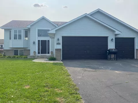 1313 Drake Cv, Mayer, MN 55360
