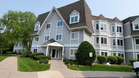 4035 Victoria St N #217, Shoreview, MN 55126