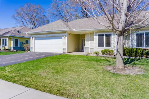 1469 Ravoux Ln, Chaska, MN 55318