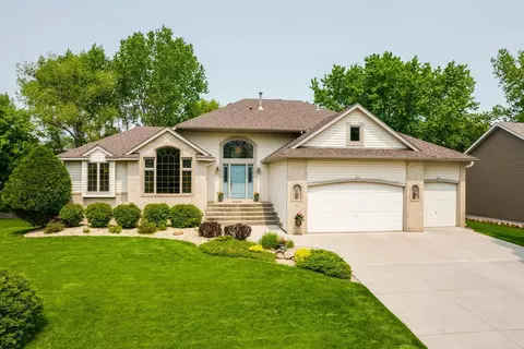 357 Windsor Ln, Mahtomedi, MN 55115