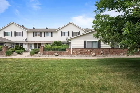 1532 Helmo Ave N, Oakdale, MN 55128