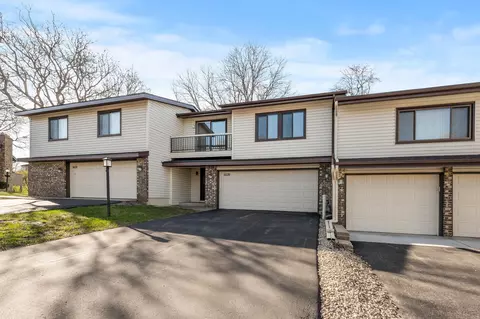 5639 Hyland Courts Dr, Bloomington, MN 55437