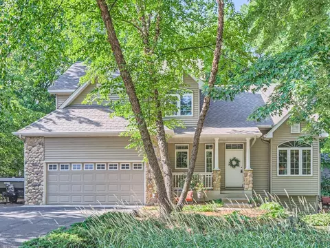 4662 Walnut St, Maple Plain, MN 55359