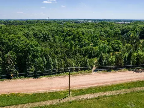 135 82nd St W, Chaska, MN 55318