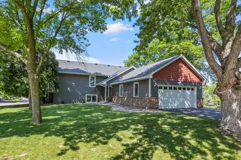 1420 Mallard Ct, Chanhassen, MN 55317