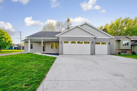 1136 Cuylle Ct, Faribault, MN 55021
