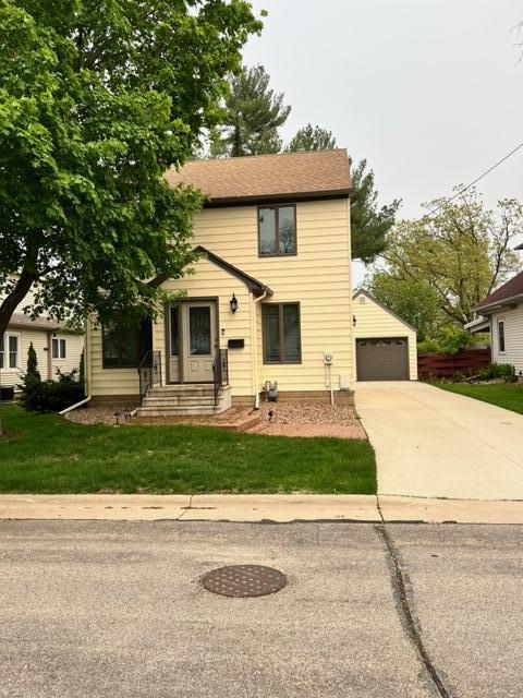 706 15th St NE, Austin, MN 55912