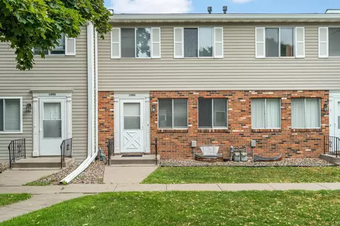 1496 Goodwin Ave N, Oakdale, MN 55128