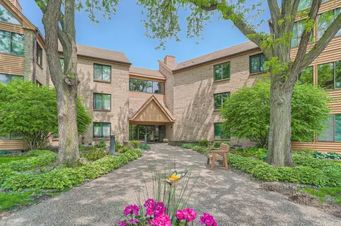 6100 Auto Club Rd #112, Bloomington, MN 55438