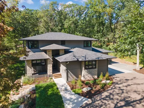 1 Wishbone Ln, North Oaks, MN 55127