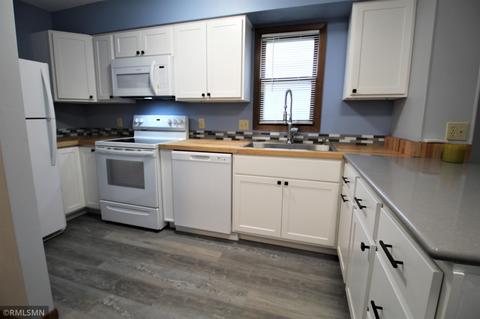 833 Woodgate Dr #207, Vadnais Heights, MN 55127
