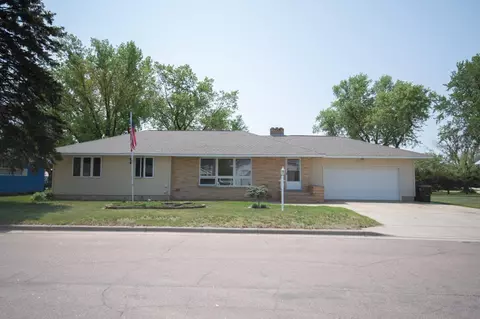 118 5th St SW, Melrose, MN 56352