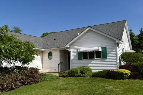 2461 Linwood Ave E, Maplewood, MN 55119