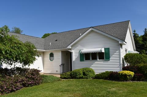 2461 Linwood Ave E, Maplewood, MN 55119